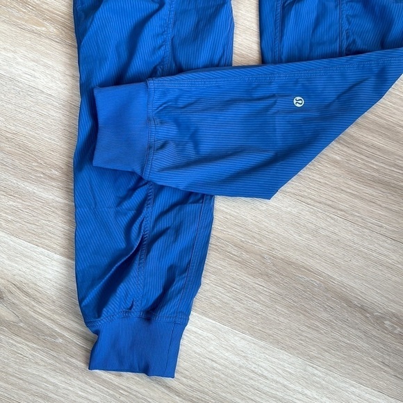Lululemon Dance Studio Mid-Rise Jogger
Pitich blue - Picture 8 of 8